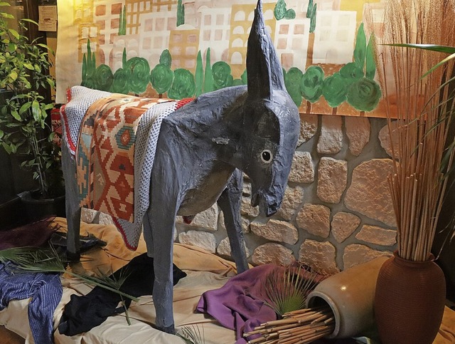 Vom Einzug in Jerusalem bis zur Aufers...arinenkirche die Ostergeschichte nach.  | Foto: Alexander Huber