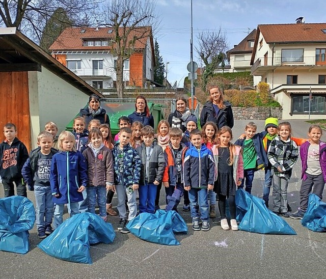 Die Klassen der Talschule haben in Wehr reichlich Mll gesammelt.  | Foto: Stadt Wehr