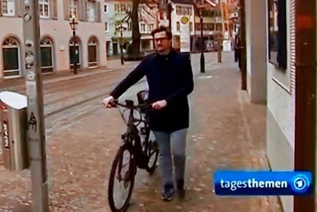 Freiburgs OB Horn schafft es mit einer Fahrradpanne ins Fernsehen