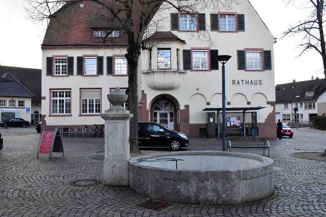 Binzen will seine Mitte stdtebaulich ...g der Hauptstrae (rechts) verringern.  | Foto: Thomas Loisl Mink