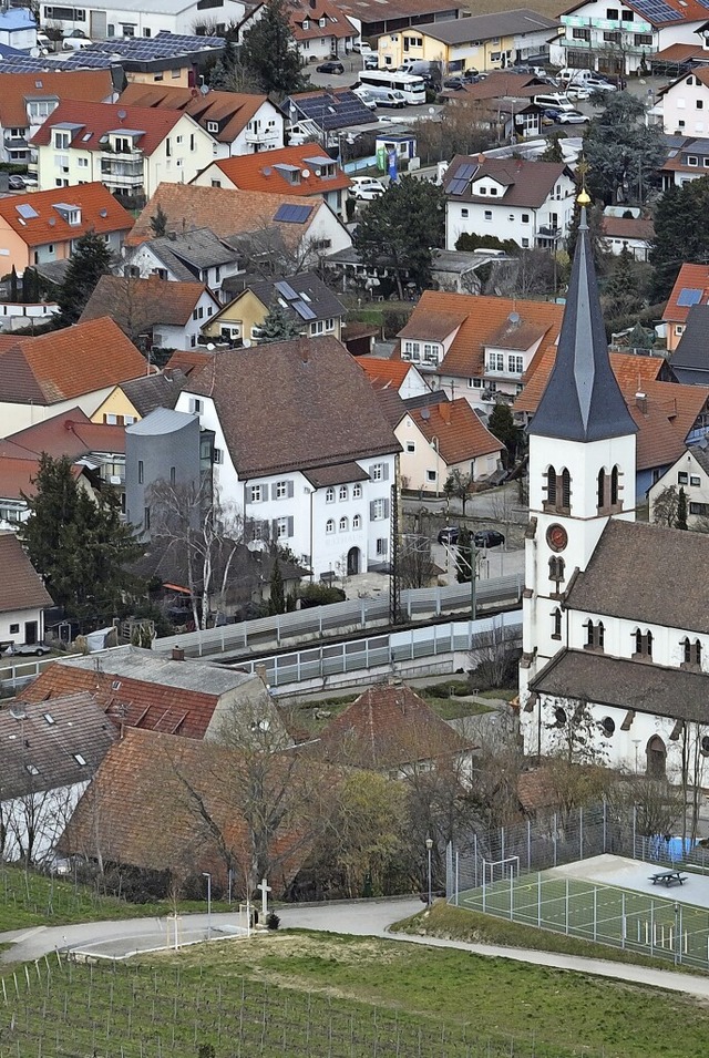 Die Frage der Unterkunft beschftigt a...bacher Castell (gegenber der Kirche).  | Foto: Matthias Weniger