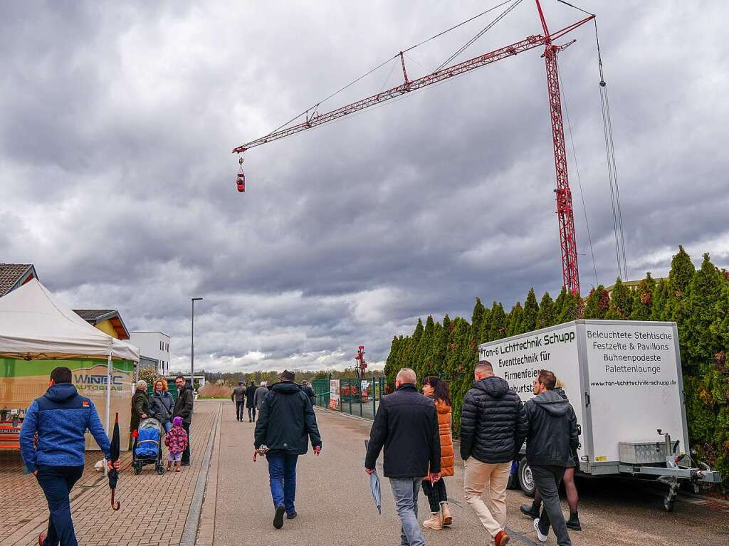 Zahlreiche Attraktionen gab es auf der Leistungsschau, wie den Kran mit der Gondel.