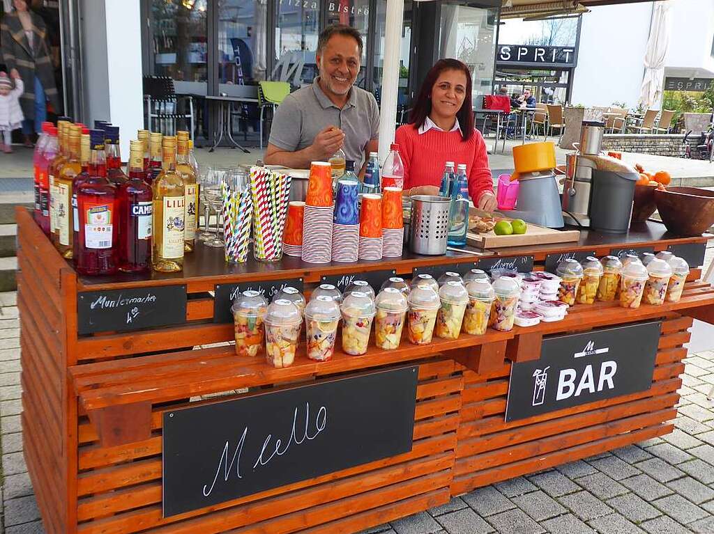 Sommerliche Temperaturen, die Modeschau und geffnete Geschfte lockten viele Menschen am Sonntag in die Bad Krozinger Innenstadt.