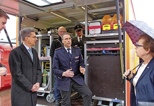 Alwin Schlegel von der Feuerwehr Emmen...brollcontainers Funktion und Einsatz.   | Foto: Ruth Seitz