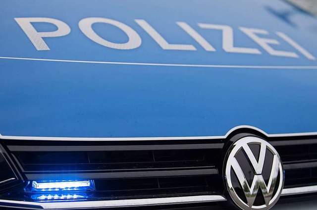 Die Polizei war am Sonntag bei Bad Sckingen nach einem Unfall im Einsatz.  | Foto: Lino Mirgeler (dpa)
