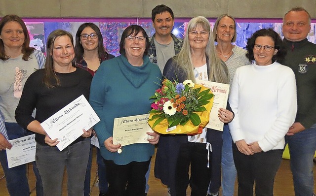 Die Geehrten sind (von links): Mareike...Dietz, Elena Munoz-Ruf und Marco Wolf.  | Foto: Gerd Leutenecker