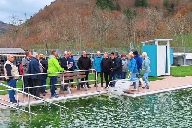 Räte aus Wehr informieren sich über Badsanierung – und reisen nach Schönau und Tiengen