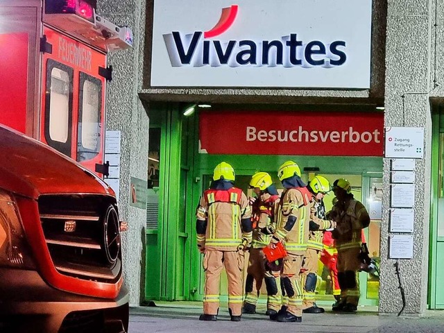 Bei dem Brand in einer Berliner Klinik...ankenpflegerin schwer verletzt worden.  | Foto: Dominik Totaro (dpa)