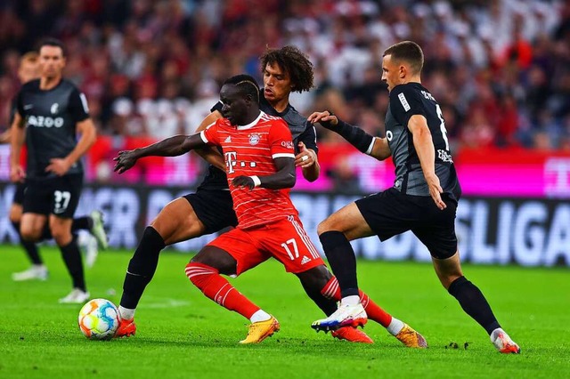 Sadio Man vom FC Bayern versucht in d...usetzen (Archiv Spiel vom 16.10.2022).  | Foto: Tom Weller (dpa)