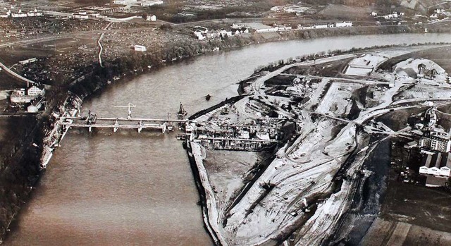 Eines der Fotos aus der Zeit des Kraft...Der Schleusenkanal besteht noch nicht.  | Foto: Museum Birsfelden