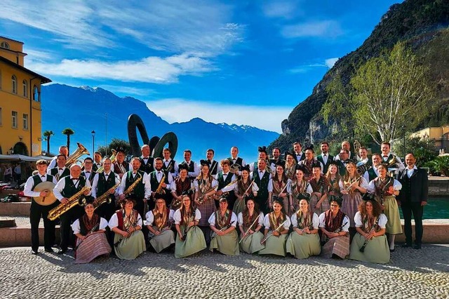 Die Musikerinnen und Musiker aus Pfaffenweiler am Gardasee  | Foto: Elena Scheffels