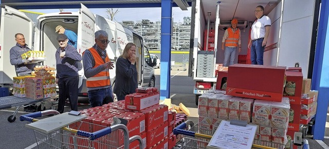 Bei Die Hilfemacher konnten jetzt Lebe... an verschiedene Tafellden verteilen.  | Foto: privat