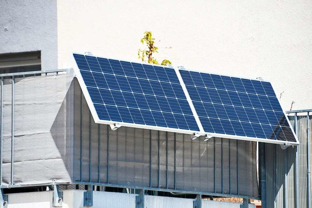 In Steinen soll eine Balkon-Solaranlag...ert werden, um Erfahrungen zu sammeln.  | Foto: Jrg Sutter (dpa)