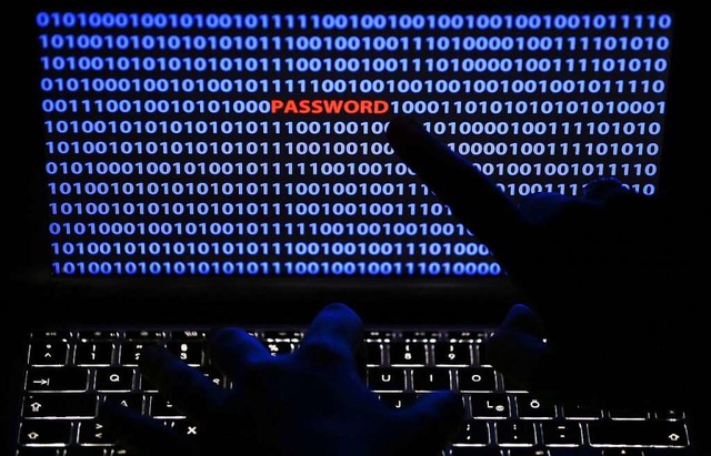 Gefakte Internetadressen sind ein Mass...-Crime-Abteilung der Polizei Freiburg. | Foto: Oliver Berg Gefakte Internetadressen sind ein Mass...-Crime-Abteilung der Polizei Freiburg. | Foto: Oliver Berg