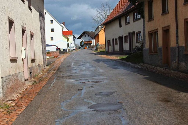 Einige Huser in der Maienlandstrae s... die Strae historisch ist oder nicht.  | Foto: Christa Maier