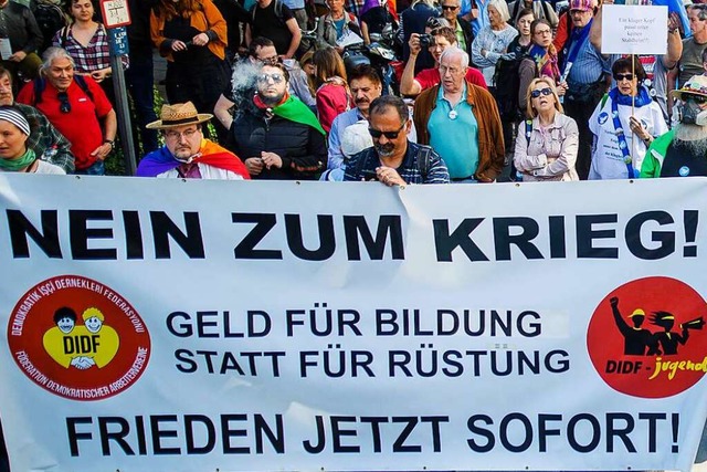 Schon im vergangenen Jahr haben Friede...bt es am Karsamstag einen Ostermarsch. | Foto: Christoph Schmidt (dpa) Schon im vergangenen Jahr haben Friede...bt es am Karsamstag einen Ostermarsch. | Foto: Christoph Schmidt (dpa)