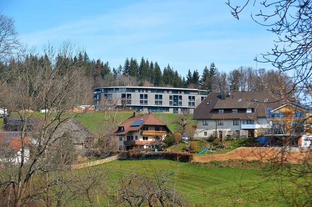 Lange Jahre Leerstand, dann der Abriss...n hat nun wieder ein Hotel Luisenhhe.  | Foto: Sophia Hesser