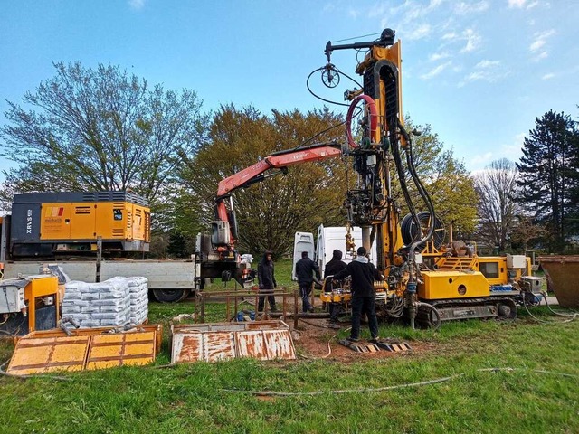 Mit schweren Maschinen machen Geologen Bohrungen im  Denzlinger Stadtpark.   | Foto: Joachim Mller-Bremberger