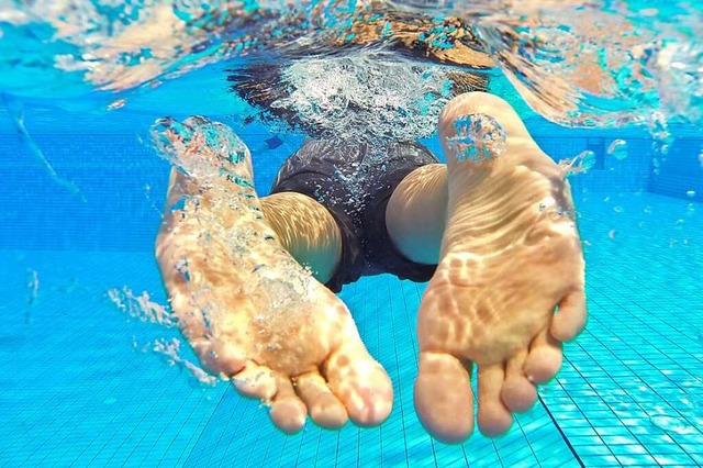 Schwimmer im Wasser (Symbolbild) | Foto: Julian Stratenschulte Schwimmer im Wasser (Symbolbild) | Foto: Julian Stratenschulte