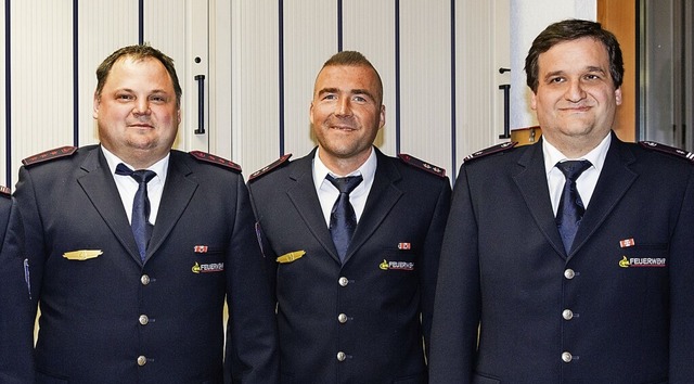 Abteilungskommandant Reinhold Ruf (rec...und Michael Ruf (2. und 3. von links).  | Foto: Gabriele Zahn