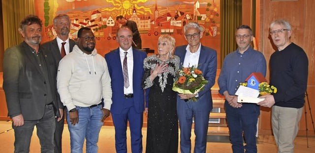 Ellen Brinkmann nach ihrer Auszeichnun...ler, Oliver Engel und Ulrich Barleon.   | Foto: Manfred Frietsch