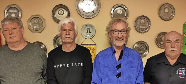 Dieter Bhler (von rechts) ernannte Ka...de fr 50-jhrige Vereinstreue geehrt.  | Foto: Werner Schnabl