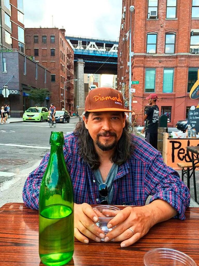 Reiner Mengesdorf in einer Kneipe in New York  | Foto: Reiner Mengesdorf