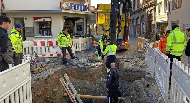 Die Baugrube im Kreuzungsbereich Steinbrckstrae/Fischergasse/Metzgergasse   | Foto: Annemarie Rsch