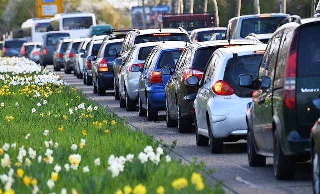 Vor allem auf der A8 droht Stau  | Foto: Patrick Seeger (dpa)