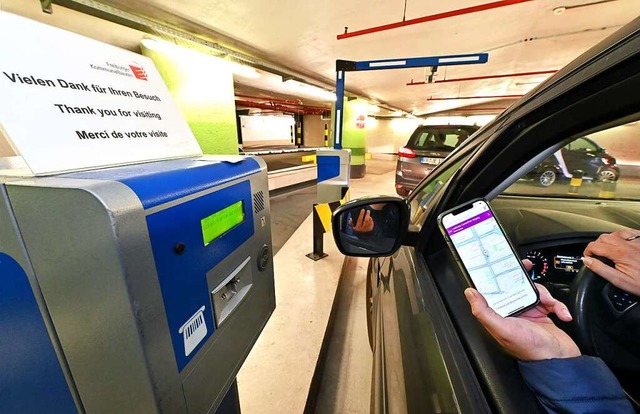 Smartes Parken: Bezahlen geht per Bank...gelesen und die Parkgebhr so erfasst.  | Foto: Thomas Kunz