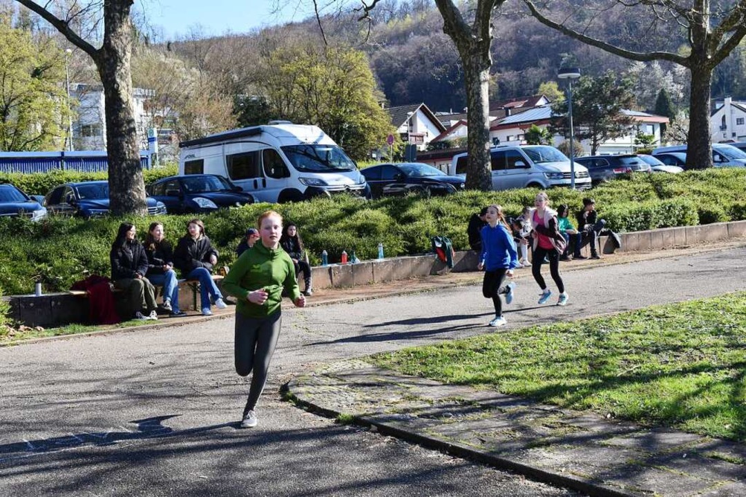 Rund 500 Schler beteiligten sich an d...yrien und Trkei betroffenen Familien.  | Foto: Horatio Gollin