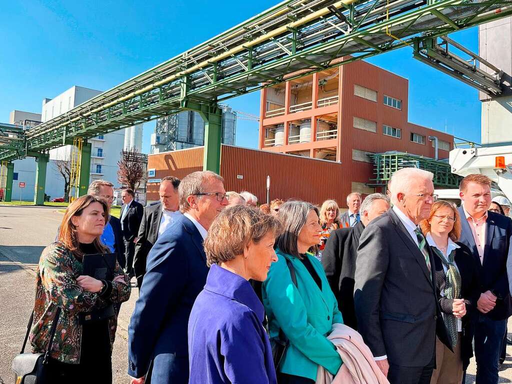 Ministerprsident Kretschmann besucht Evonik in Rheinfelden.