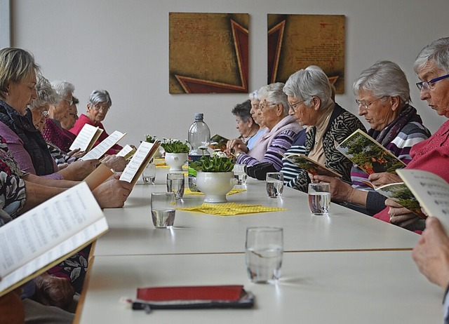 Knapp 20 Seniorinnen lassen sich kaum ... dazukmen, gerne auch von auerhalb.   | Foto: Marlon Tritschler