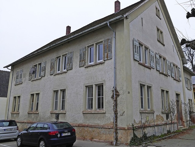 Nach der Sanierung sollen im alten Schulhaus Geflchtete wohnen.  | Foto: Agnes Pohrt