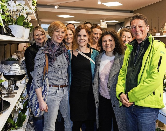 Ralf Sauter (r.) und elf Kunsthandwerker freuen sich ber ihre Kooperation.  | Foto: Gabriele Zahn