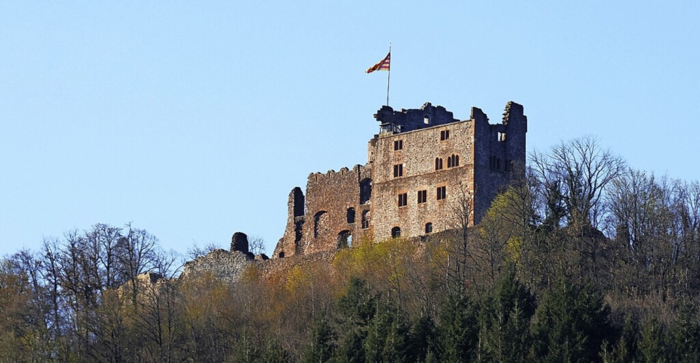 Die Burg Hohengeroldseck steht auf einem Berg oberhalb von Seelbach.  | Foto: Philipp von Ditfurth (dpa)
