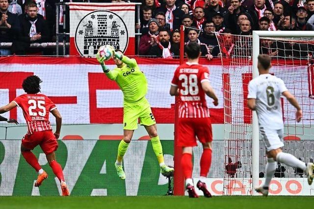 Keeper Flekken hält SC Freiburg gegen Bayern München mit Top-Paraden im Spiel