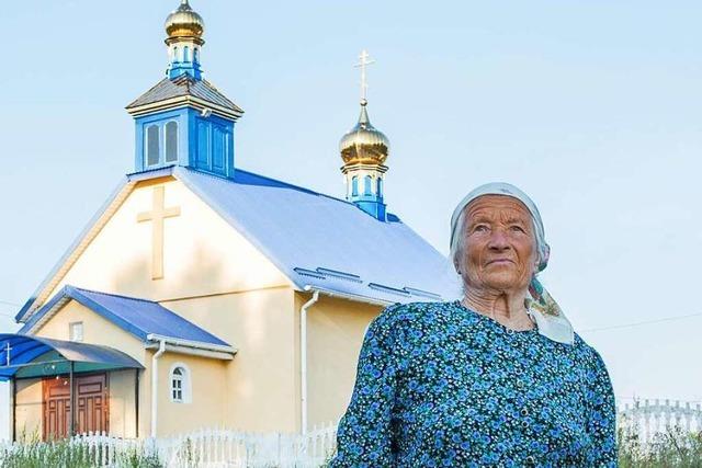 Hüterin alter Weisen: Diese Großmutter ist in der Ukraine ein Star