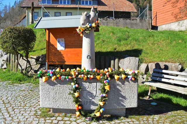 Der geschmckte Osterbrunnen in Adelsberg  | Foto: Edgar Steinfelder