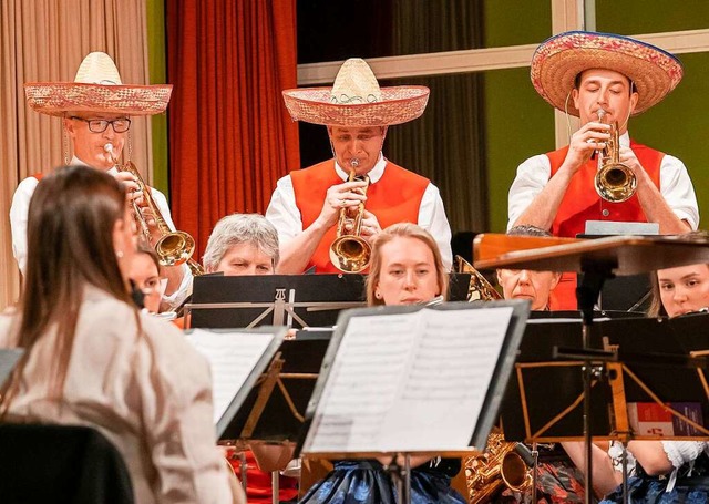 Musiker der Trachtenkapelle als Mariachi-Trompeter  | Foto: Paul Eischet