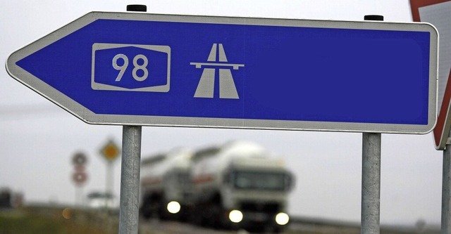 Der Weiterbau der A98 liegt nicht im &... Abgeordnete vor Ort sehen das anders.  | Foto: DPA/Montage: Obermeyer