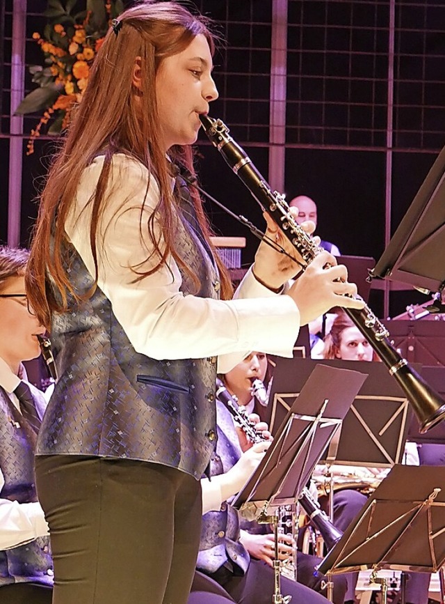 Viel Beifall erhielt Joana Alessi (Kla...n im Osterkonzert der Stadtmusik Wehr.  | Foto: Michael Gottstein