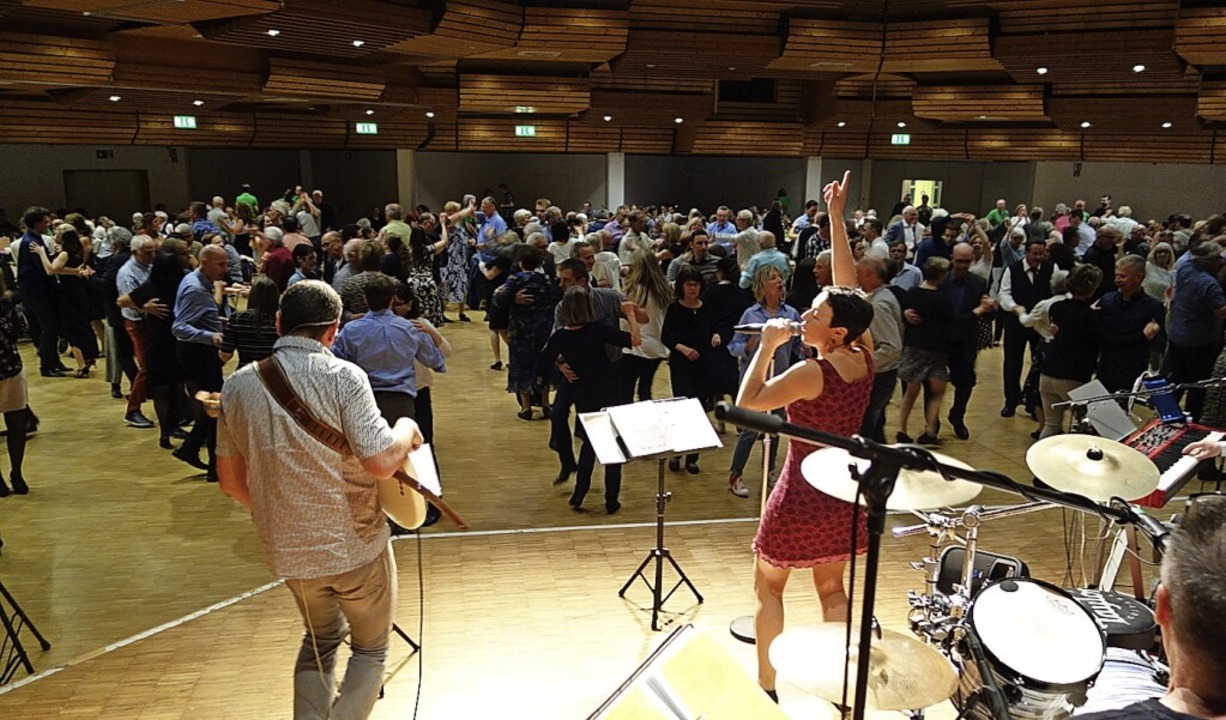 Die &#8222;Steffi Lais Band&#8220; und...Fahrnau&#8220; heizten den Gsten ein.  | Foto: Gudrun Gehr