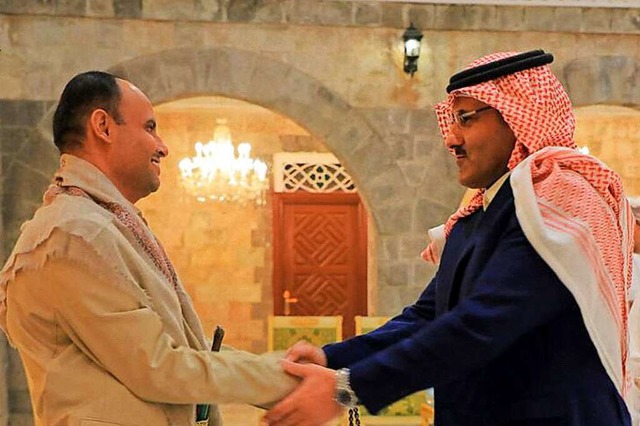 Huthi-Fhrer Mahdi al-Mashat (links) b...tschafter Mohammed bin Saeed Al-Jaber.  | Foto: - (AFP)