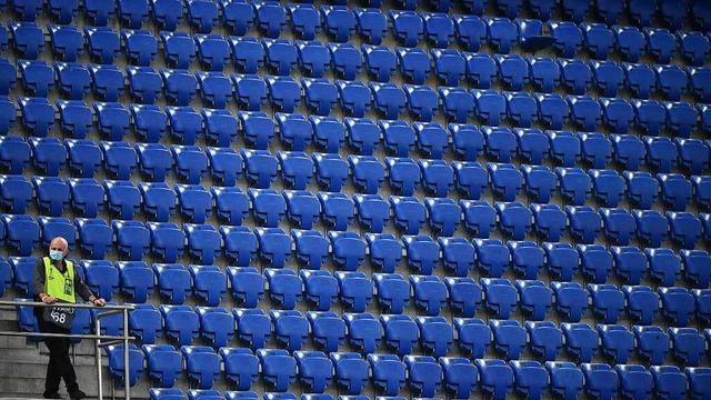 Beim nchsten Heimspiel des FC Basel werden zahlreiche Pltze leer bleiben.  | Foto: FABRICE COFFRINI (AFP)