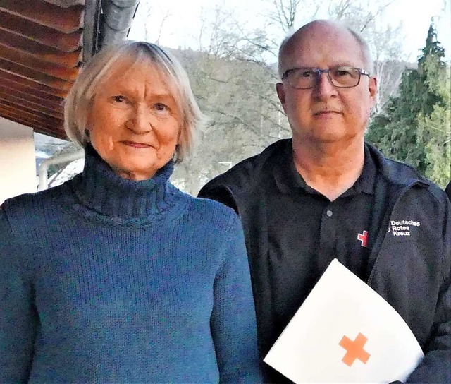 Ewald Kopf (rechts) wurde von der DRK-...eim DRK-Ortsverein Friesenheim geehrt.  | Foto: Wolfgang Beck