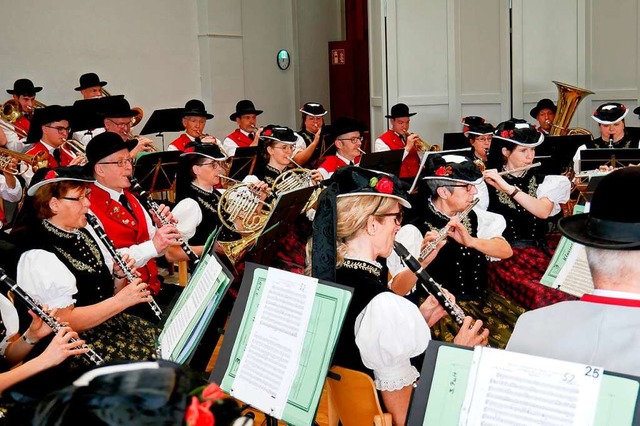 Die Musiker der  Trachtenkapelle  wussten ihr Publikum zu unterhalten.  | Foto: Eva Korinth