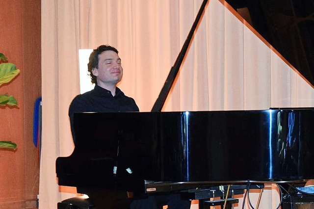 Der Pianist Johannes Gaechter beeindru...m virtuosen Programm im Sigma-Zentrum.  | Foto: Bernadette Andr