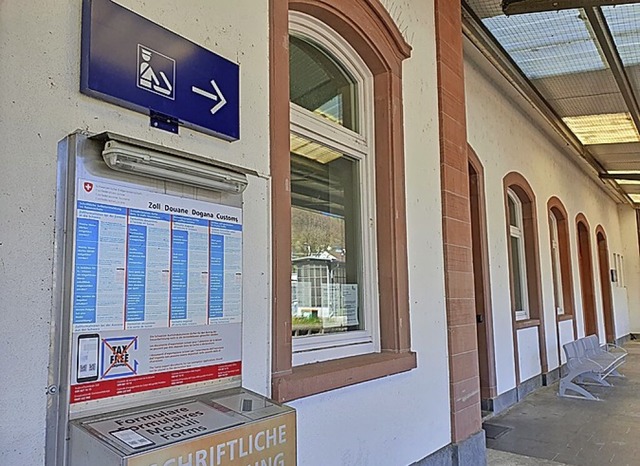 Ausfuhrstempel gibt&#8217;s weiter  im Bahnhof.  | Foto: Schlichter, Juliane