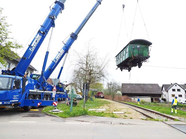 Hoch in die Lfte und zurck aufs Glei...8222;Bahnhflis&#8220; in Hammerstein.  | Foto: Herbert Frey